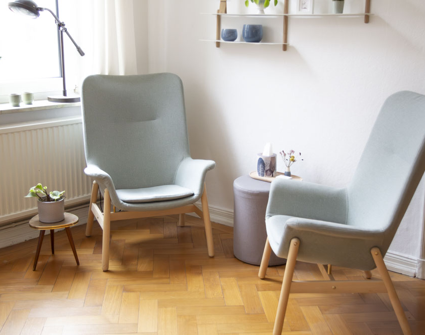 Christina Gerber Beratung Stühle Fenster